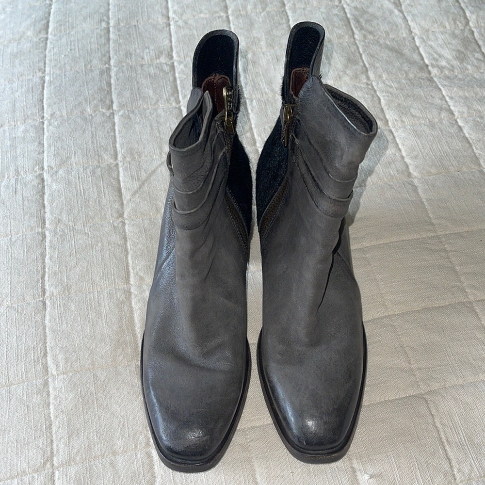 As98 Above ankle boots